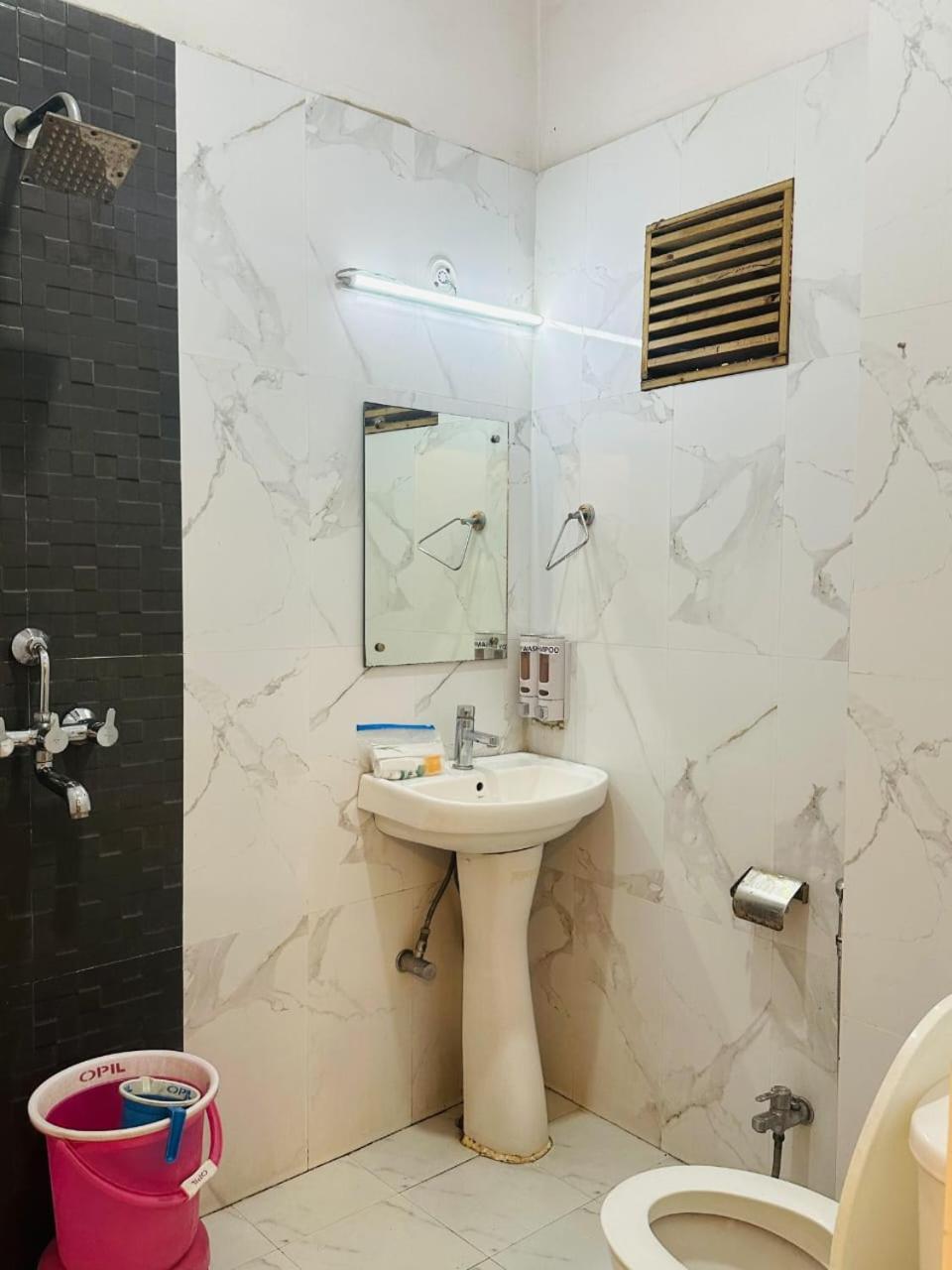 Hotel Deva Inn Varanasi Exterior foto