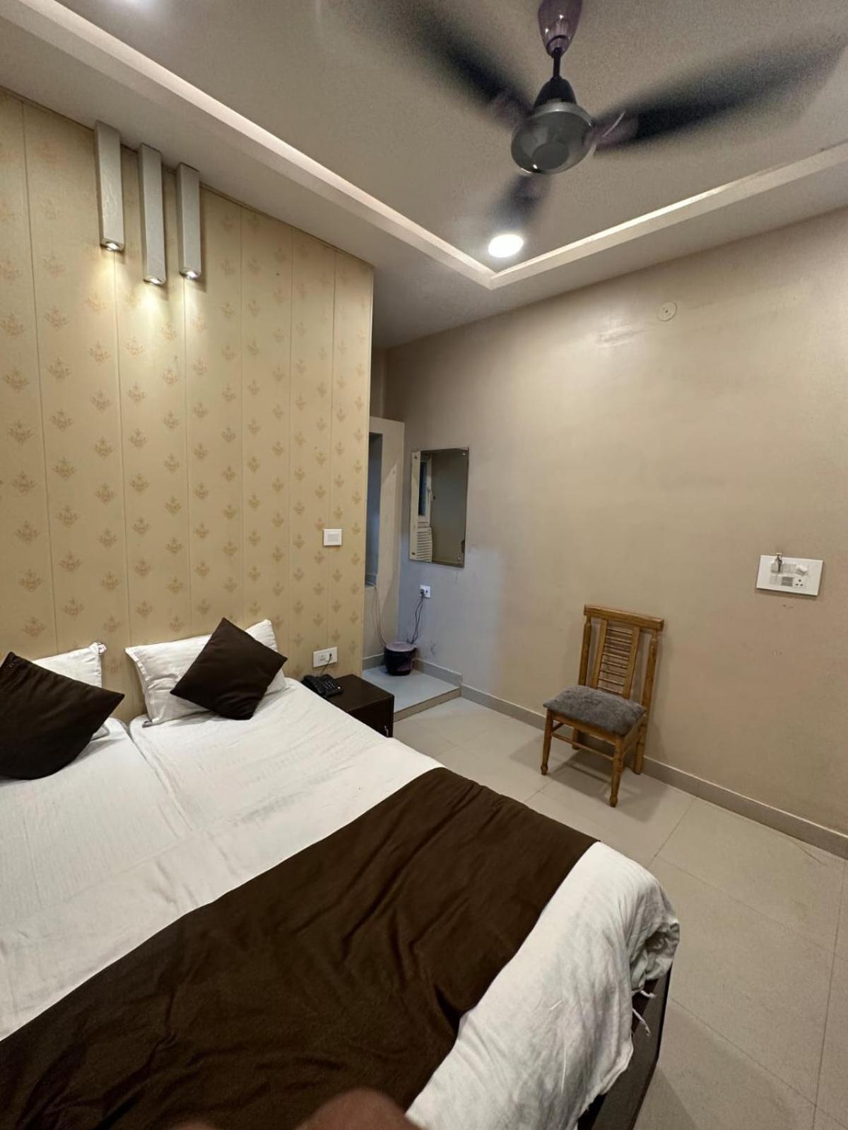 Hotel Deva Inn Varanasi Exterior foto